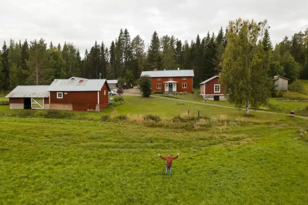Thomas Fägerman hemma på gården.