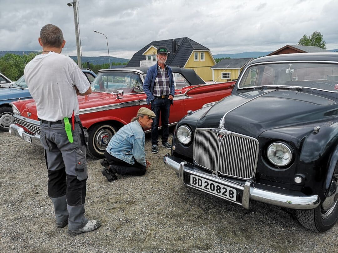 Motor enthusiasts in the North