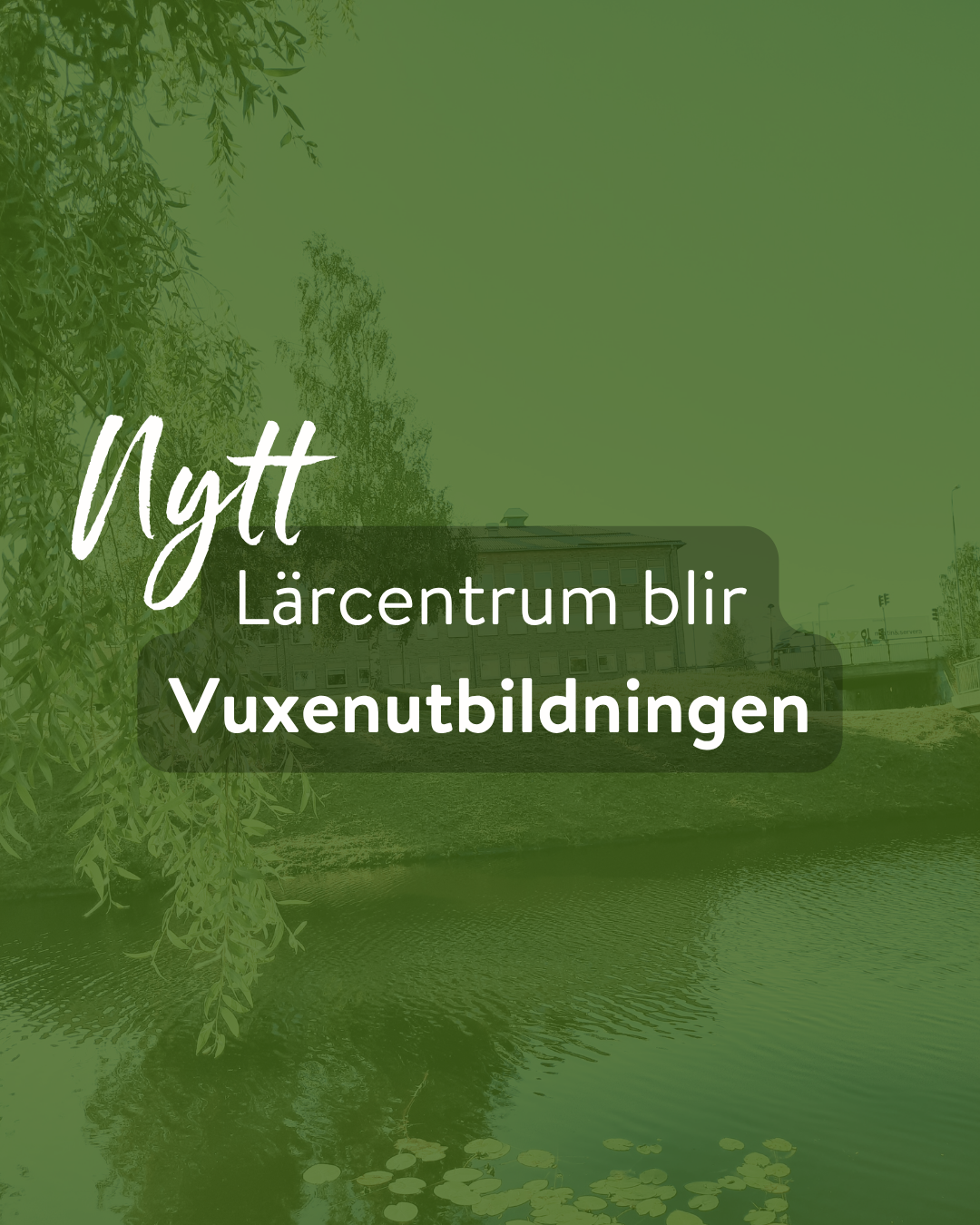 Green overlay banner announcing 'Nytt Lärcentrum blir Vuxenutbildningen' with a building by a pond in the background.